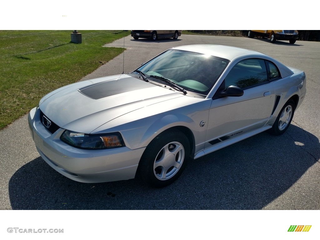 2004 Mustang V6 Coupe - Silver Metallic / Dark Charcoal photo #4