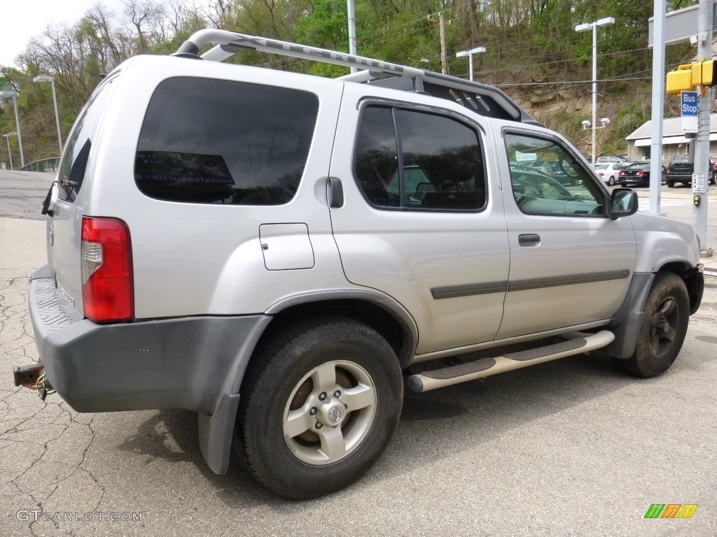 2004 Xterra XE 4x4 - Silver Lightning Metallic / Gray photo #5