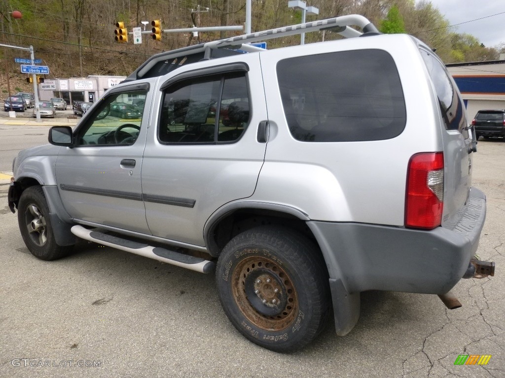 2004 Xterra XE 4x4 - Silver Lightning Metallic / Gray photo #7