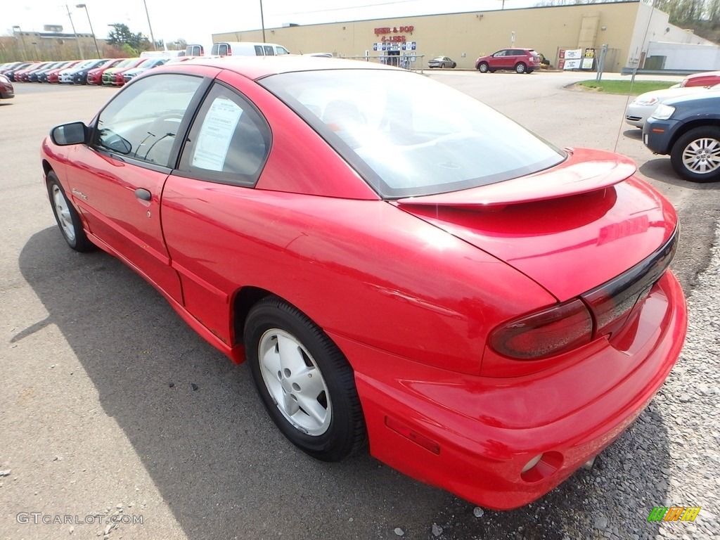 2002 Sunfire SE Coupe - Bright Red / Graphite photo #2