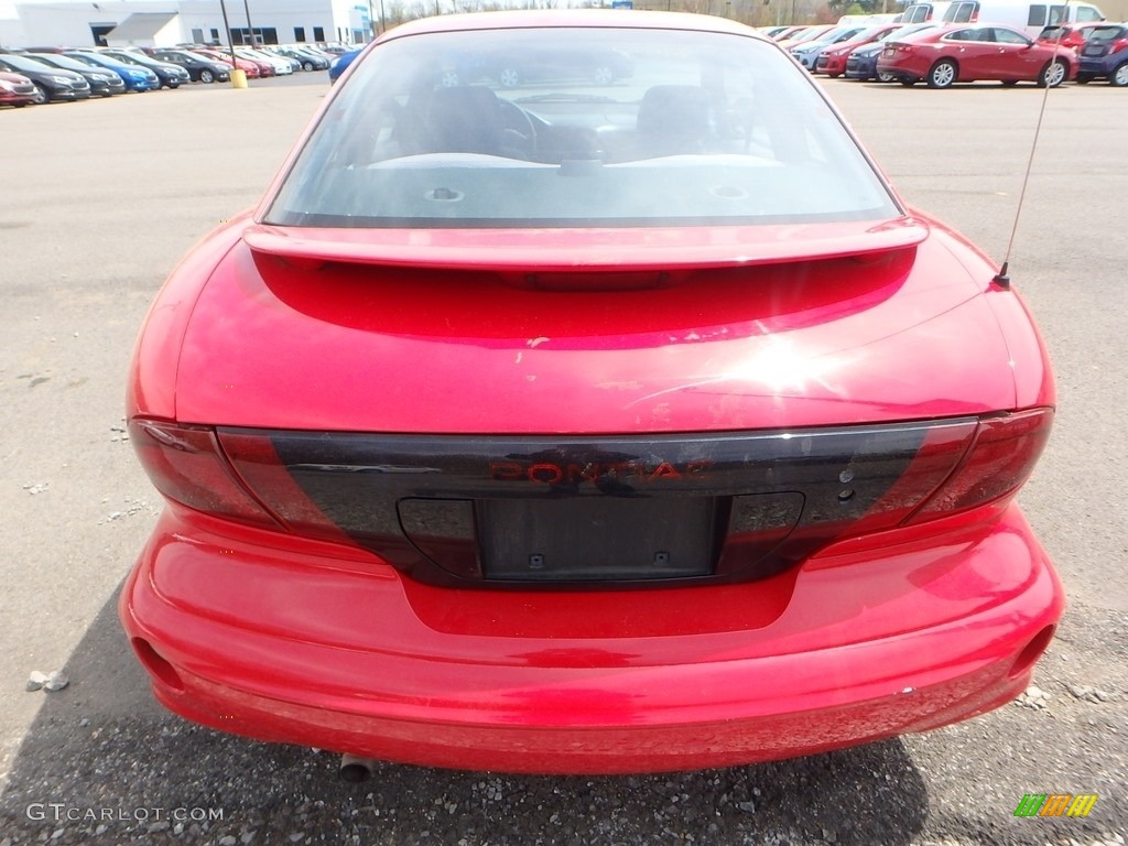 2002 Sunfire SE Coupe - Bright Red / Graphite photo #3