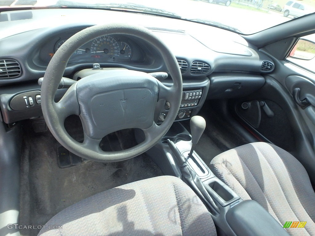2002 Sunfire SE Coupe - Bright Red / Graphite photo #10