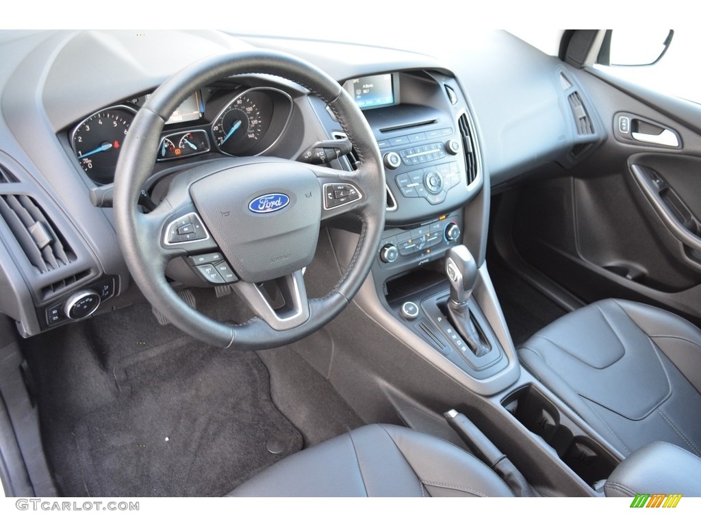 2015 Focus SE Sedan - Ingot Silver Metallic / Charcoal Black photo #10