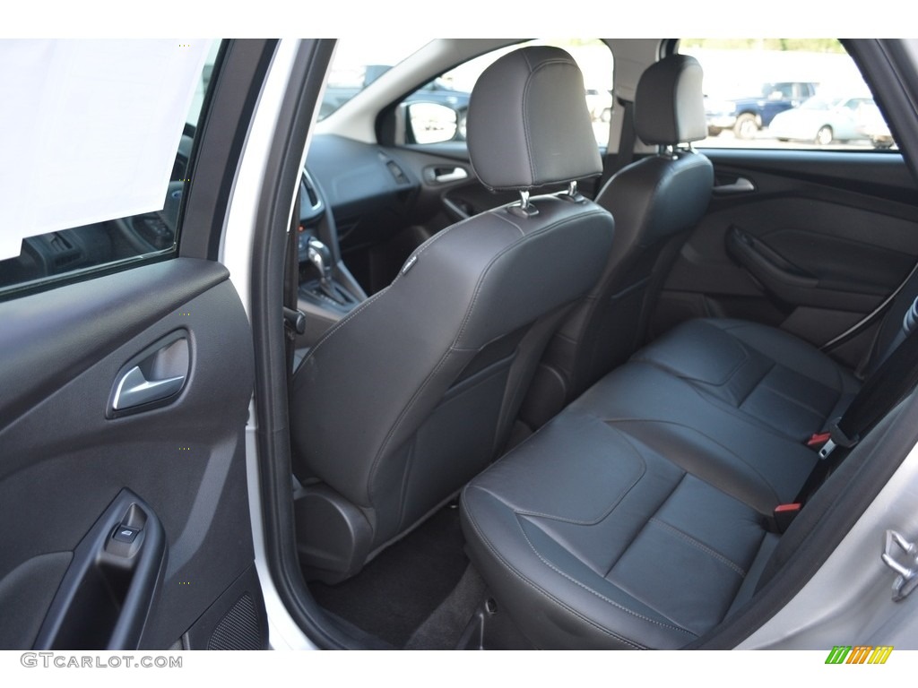 2015 Focus SE Sedan - Ingot Silver Metallic / Charcoal Black photo #11