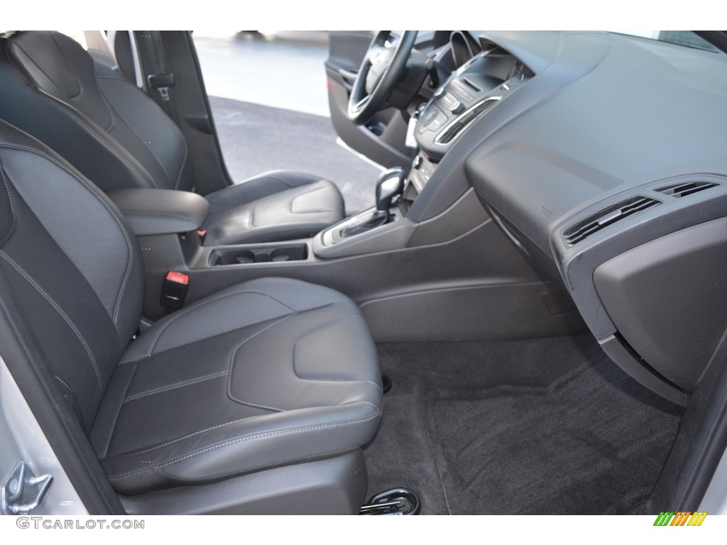 2015 Focus SE Sedan - Ingot Silver Metallic / Charcoal Black photo #15