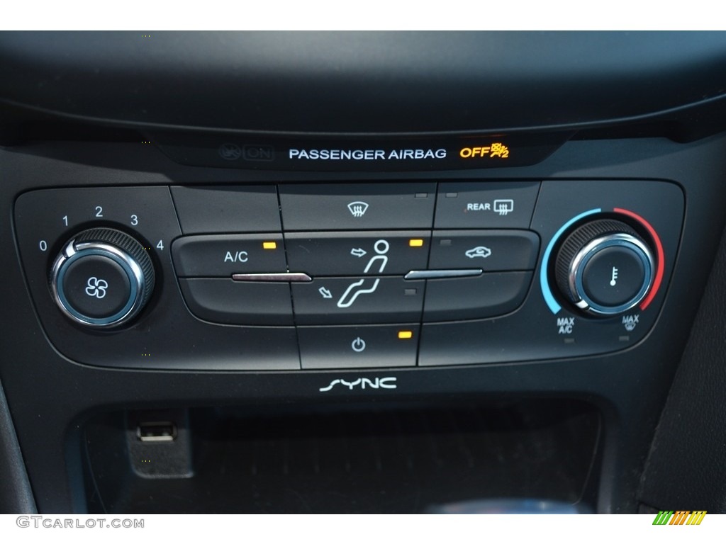 2015 Focus SE Sedan - Ingot Silver Metallic / Charcoal Black photo #19