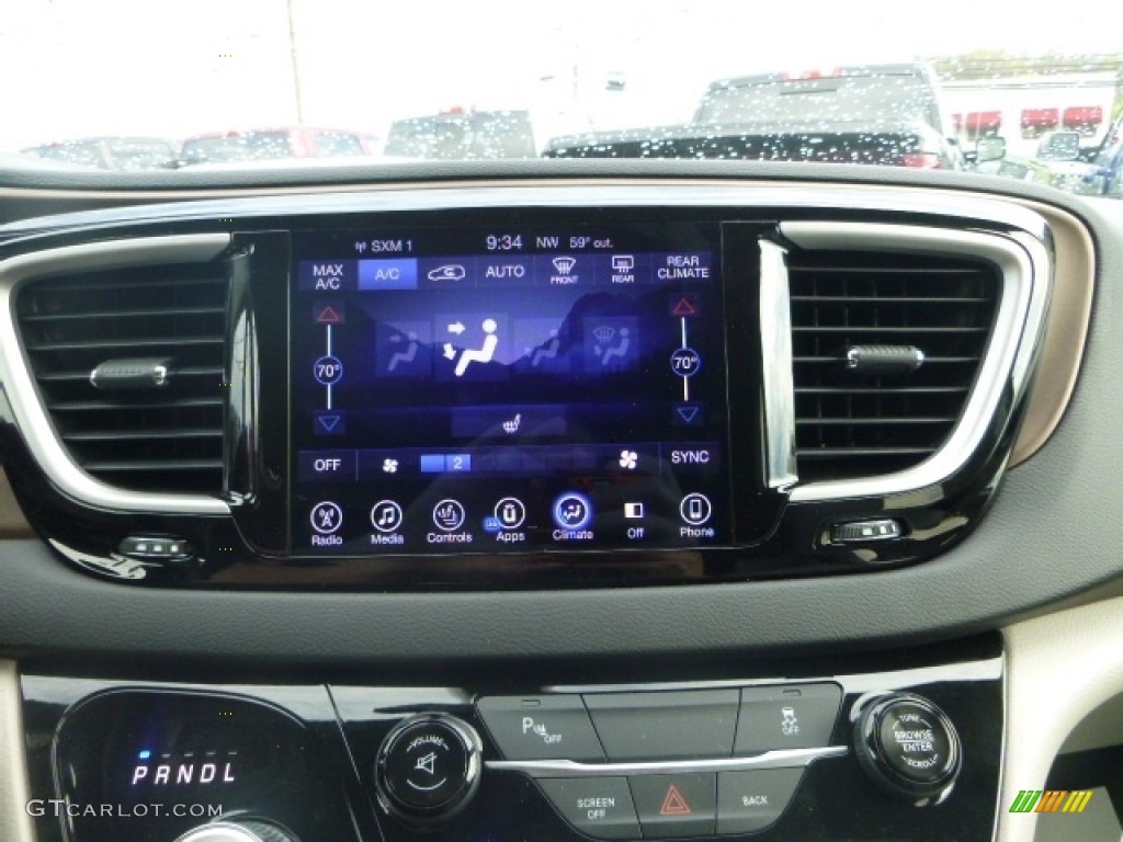 2017 Chrysler Pacifica Touring L Controls Photo #112579090