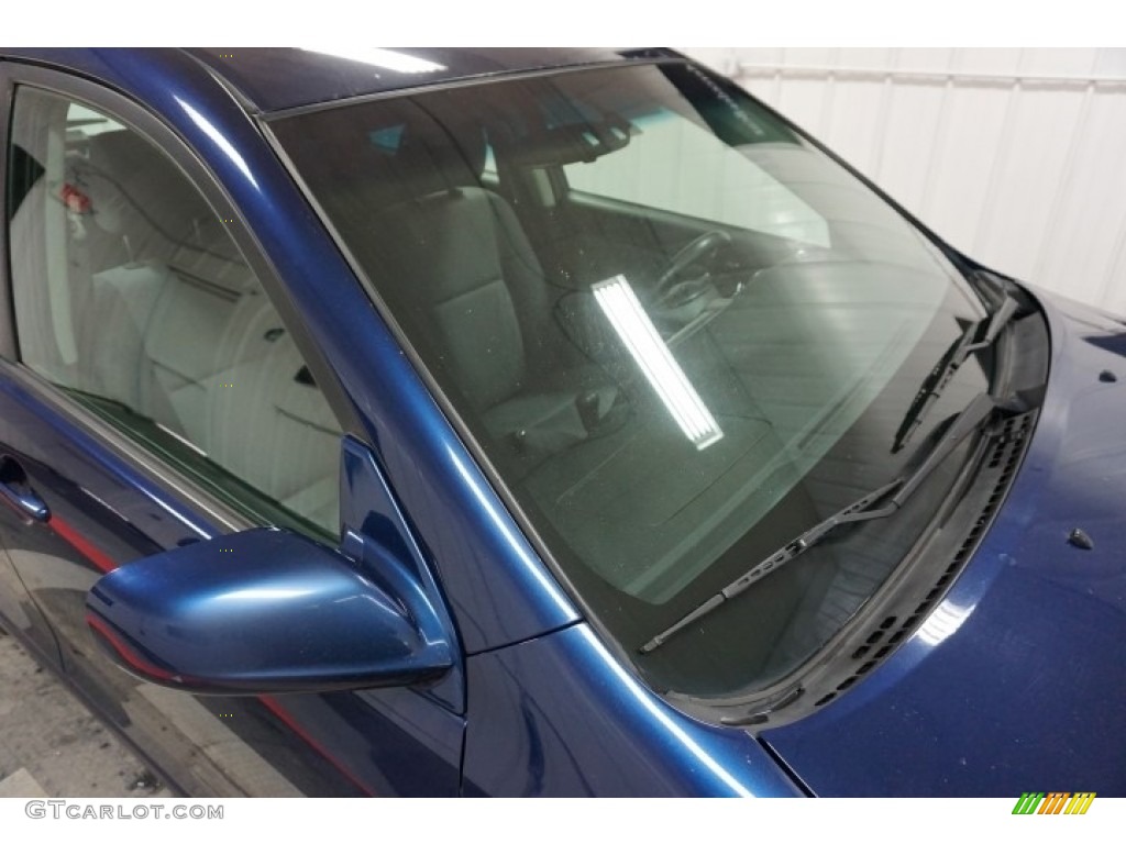 2006 Matrix XR - Cosmic Blue Metallic / Dark Gray photo #89