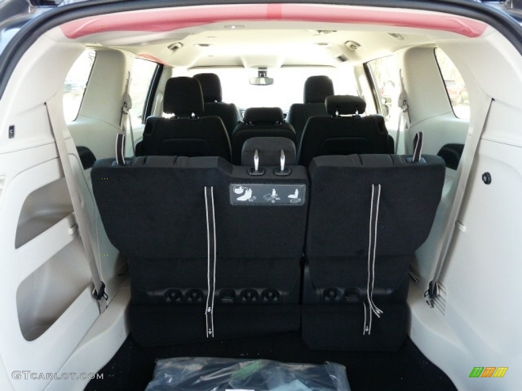 2017 Chrysler Pacifica Touring Trunk Photos
