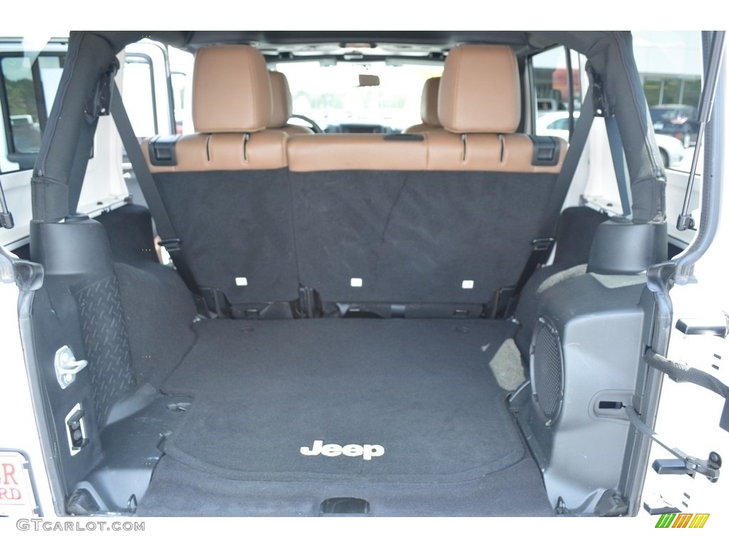 2014 Wrangler Unlimited Sahara 4x4 - Bright White / Black/Dark Saddle photo #14