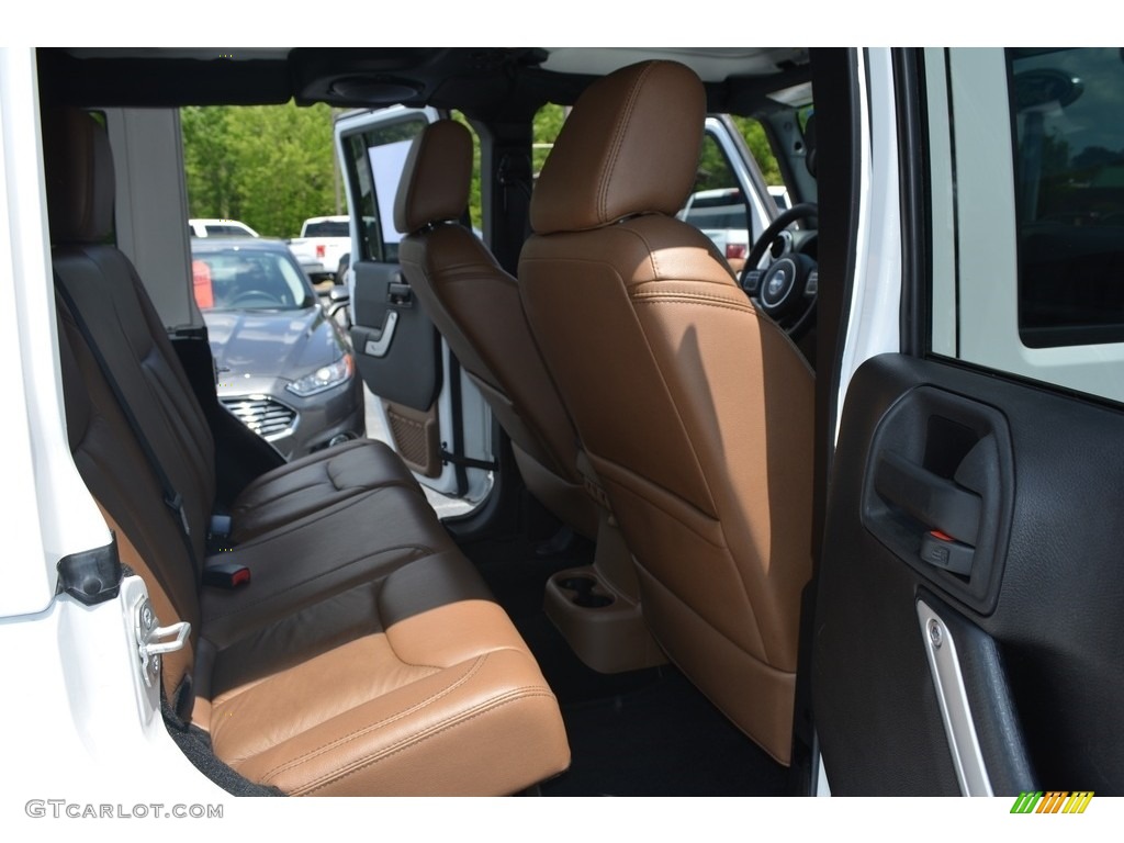 2014 Wrangler Unlimited Sahara 4x4 - Bright White / Black/Dark Saddle photo #15