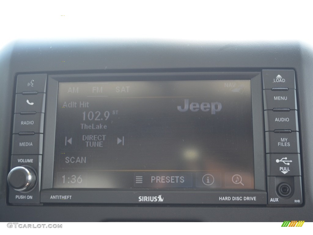 2014 Wrangler Unlimited Sahara 4x4 - Bright White / Black/Dark Saddle photo #17