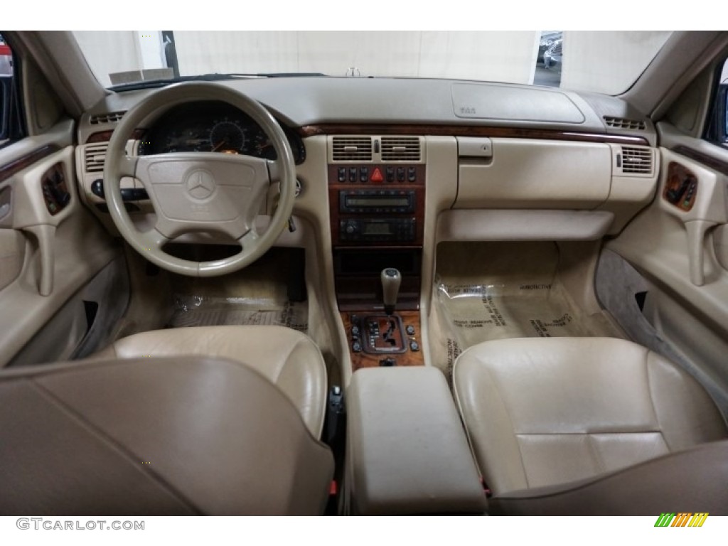 1999 E 320 4Matic Wagon - Midnight Blue / Parchment photo #25