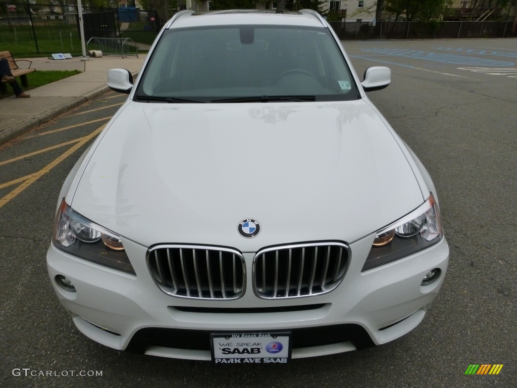 2013 X3 xDrive 28i - Alpine White / Black photo #9