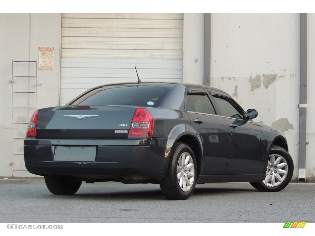 2008 300 LX - Bright Silver Metallic / Dark Khaki/Light Graystone photo #24