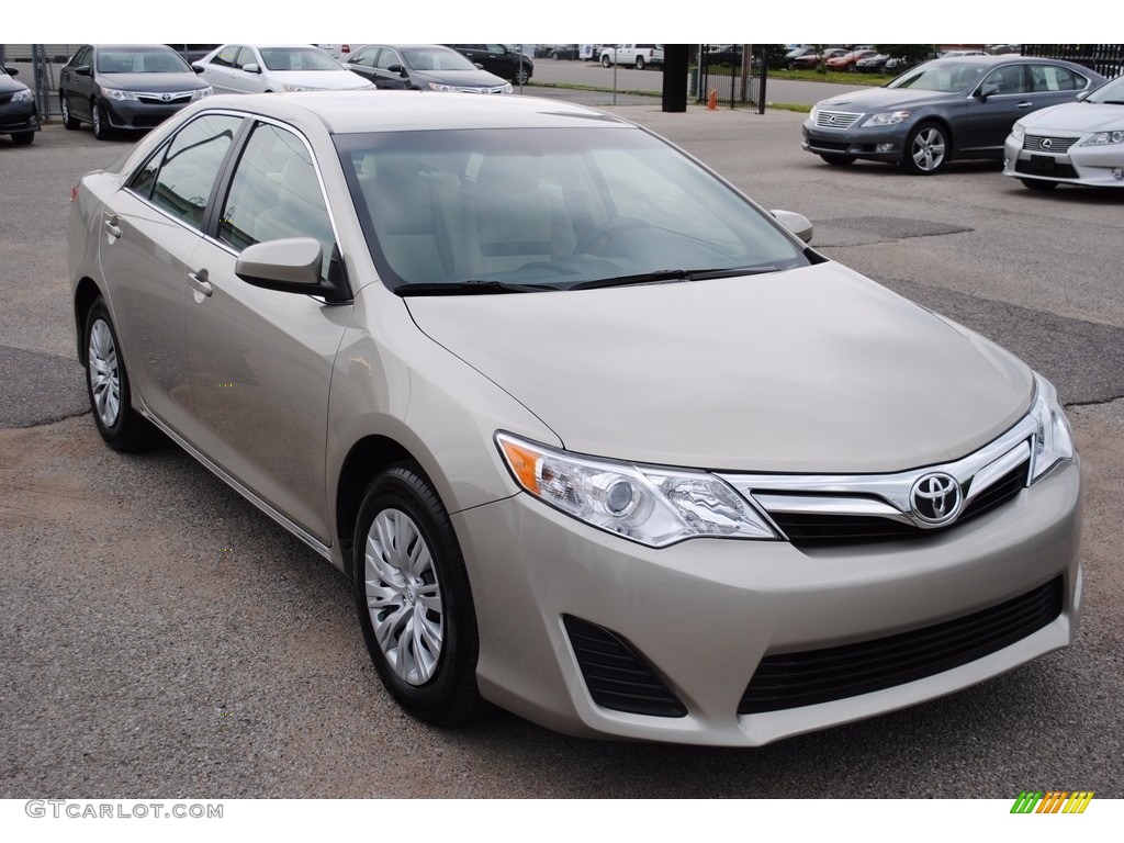 2014 Camry LE - Creme Brulee Metallic / Ivory photo #7