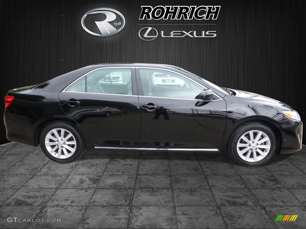 2014 Camry XLE - Attitude Black Metallic / Ivory photo #2