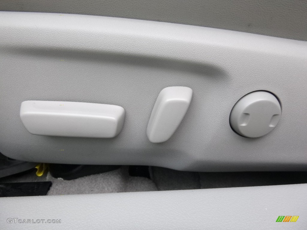 2014 Camry XLE - Attitude Black Metallic / Ivory photo #18