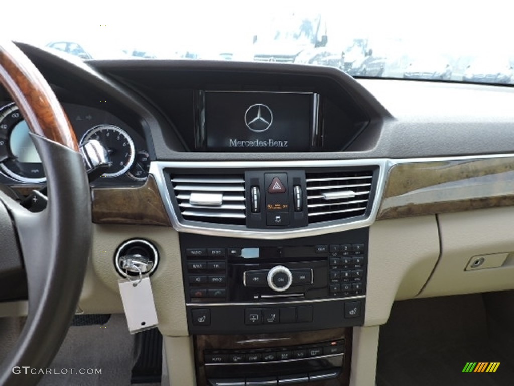 2010 E 350 4Matic Sedan - Jade Green Metallic / Almond Beige photo #11