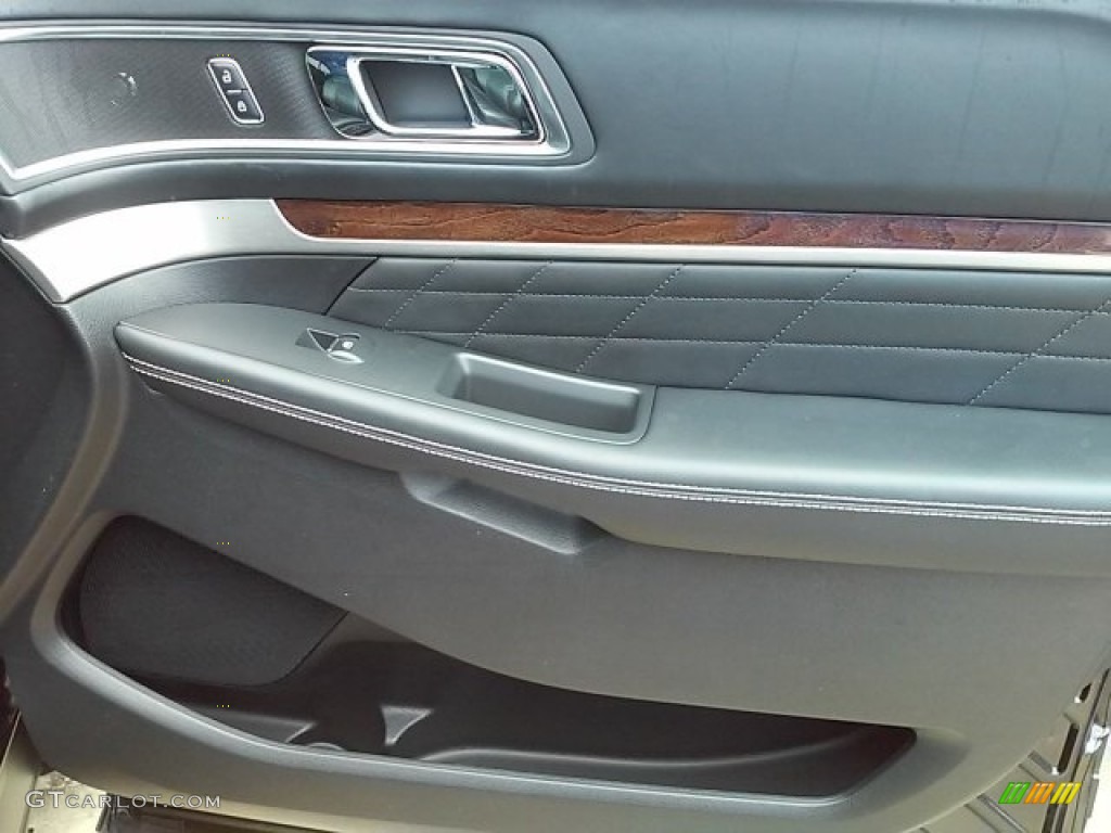 2016 Explorer Platinum 4WD - Shadow Black / Platinum Medium Soft Ceramic Nirvana Leather photo #22