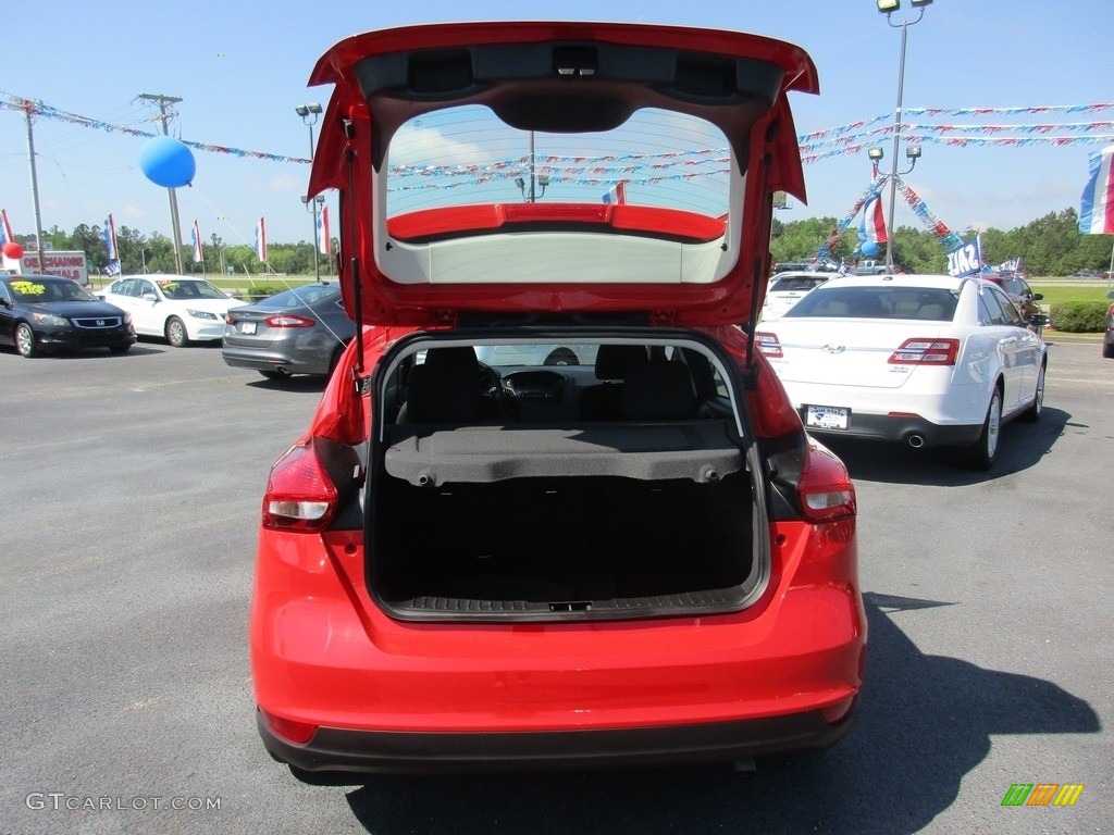 2015 Focus SE Hatchback - Race Red / Charcoal Black photo #11