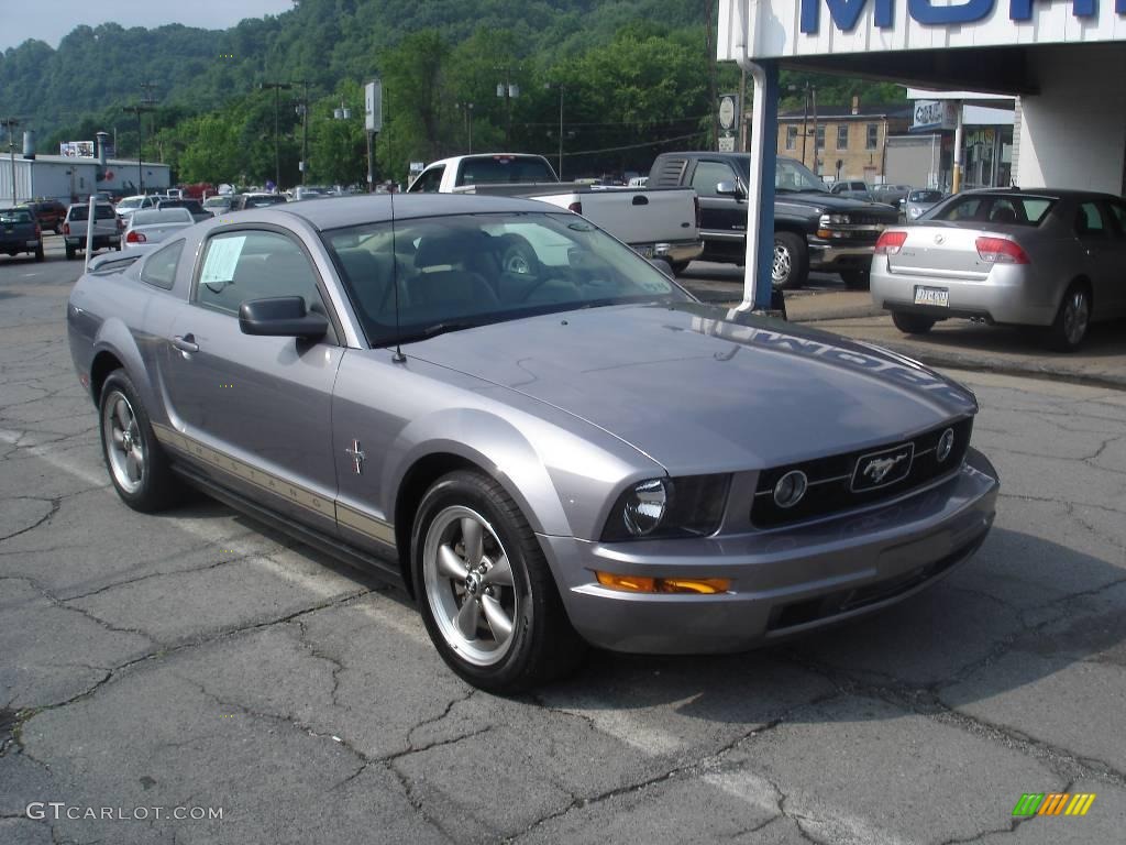 2006 Mustang V6 Premium Coupe - Tungsten Grey Metallic / Light Parchment photo #17