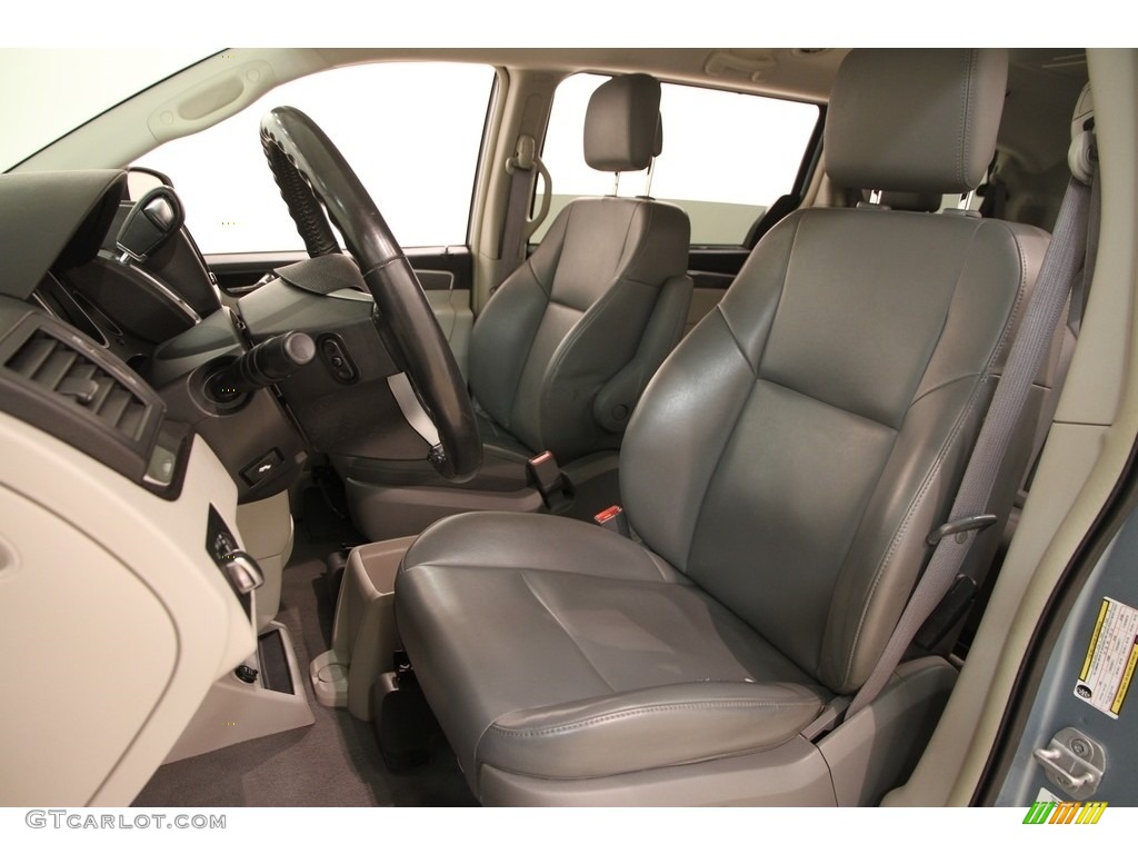 2010 Routan SE - Antigua Blue Metallic / Aero Gray photo #6