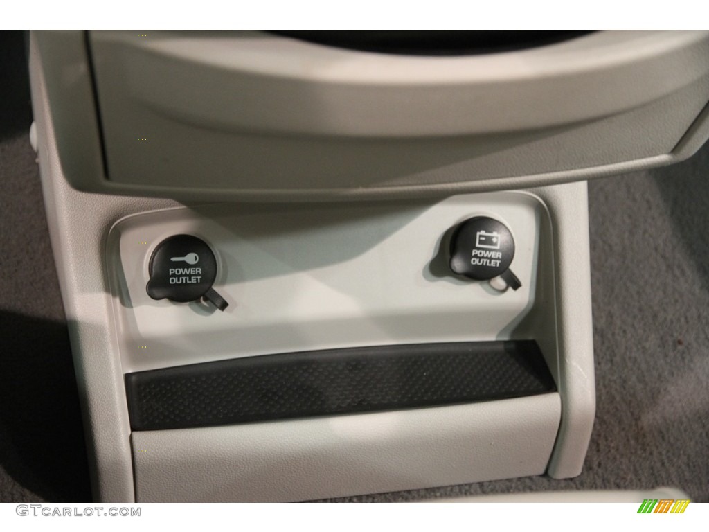 2010 Routan SE - Antigua Blue Metallic / Aero Gray photo #14