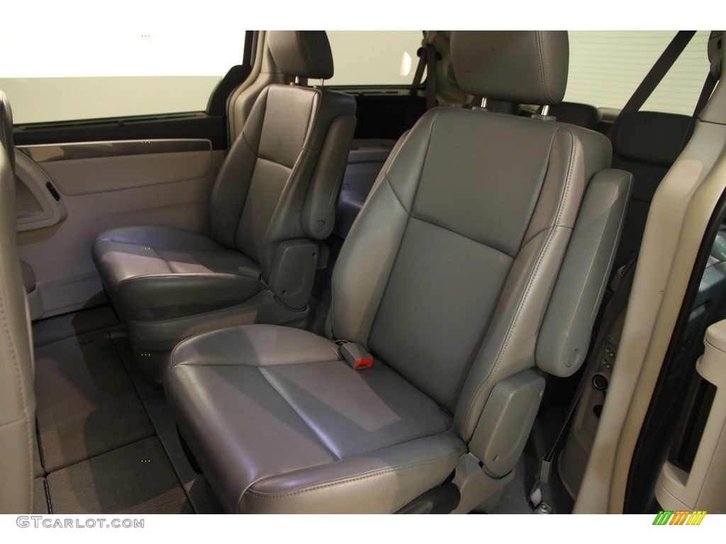 2010 Routan SE - Antigua Blue Metallic / Aero Gray photo #18
