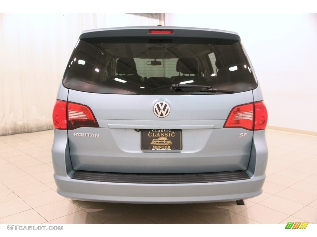 2010 Routan SE - Antigua Blue Metallic / Aero Gray photo #21