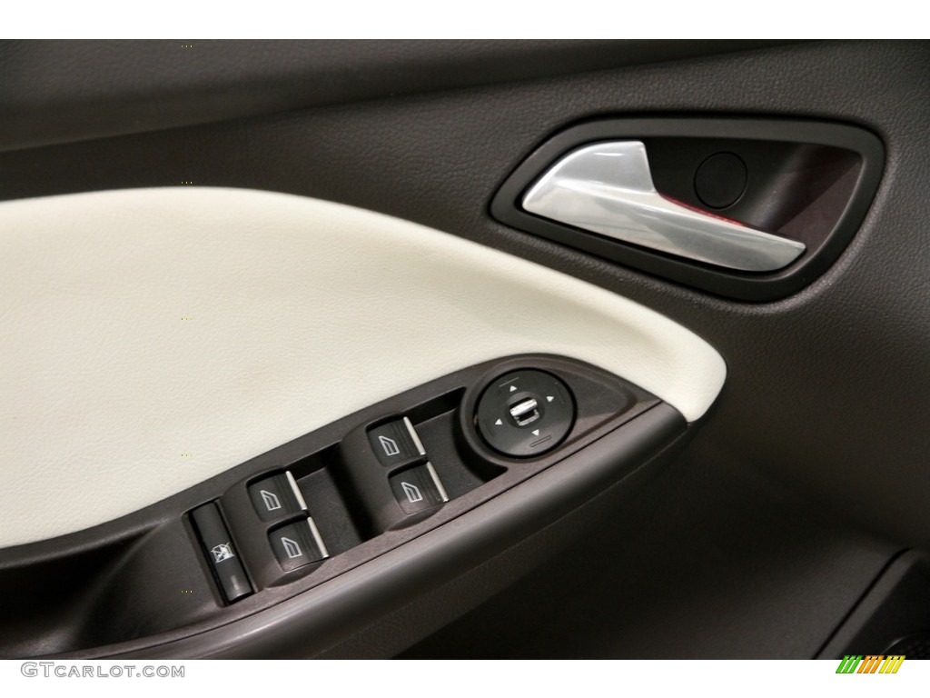 2012 Focus Titanium 5-Door - White Platinum Tricoat Metallic / Arctic White Leather photo #5