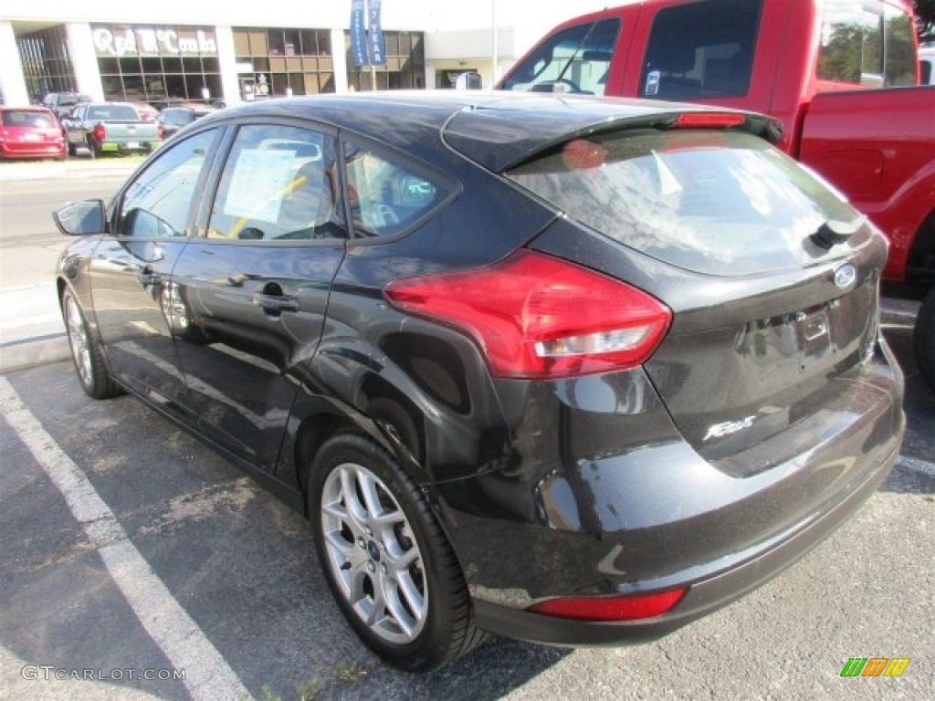 2015 Focus SE Hatchback - Tuxedo Black Metallic / Charcoal Black photo #4