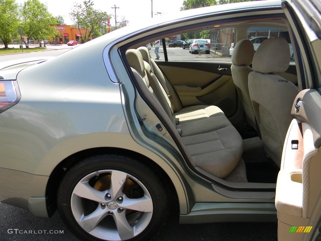 2007 Altima 3.5 SE - Metallic Jade / Blond photo #24