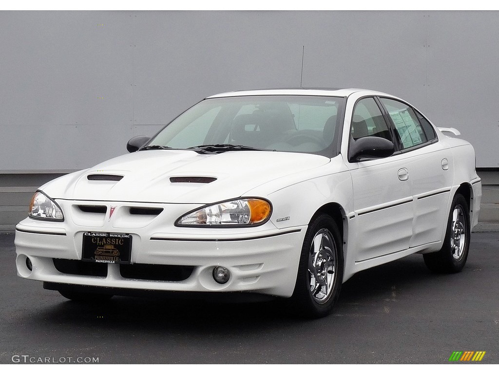 2004 Grand Am GT Sedan - Summit White / Dark Pewter photo #1