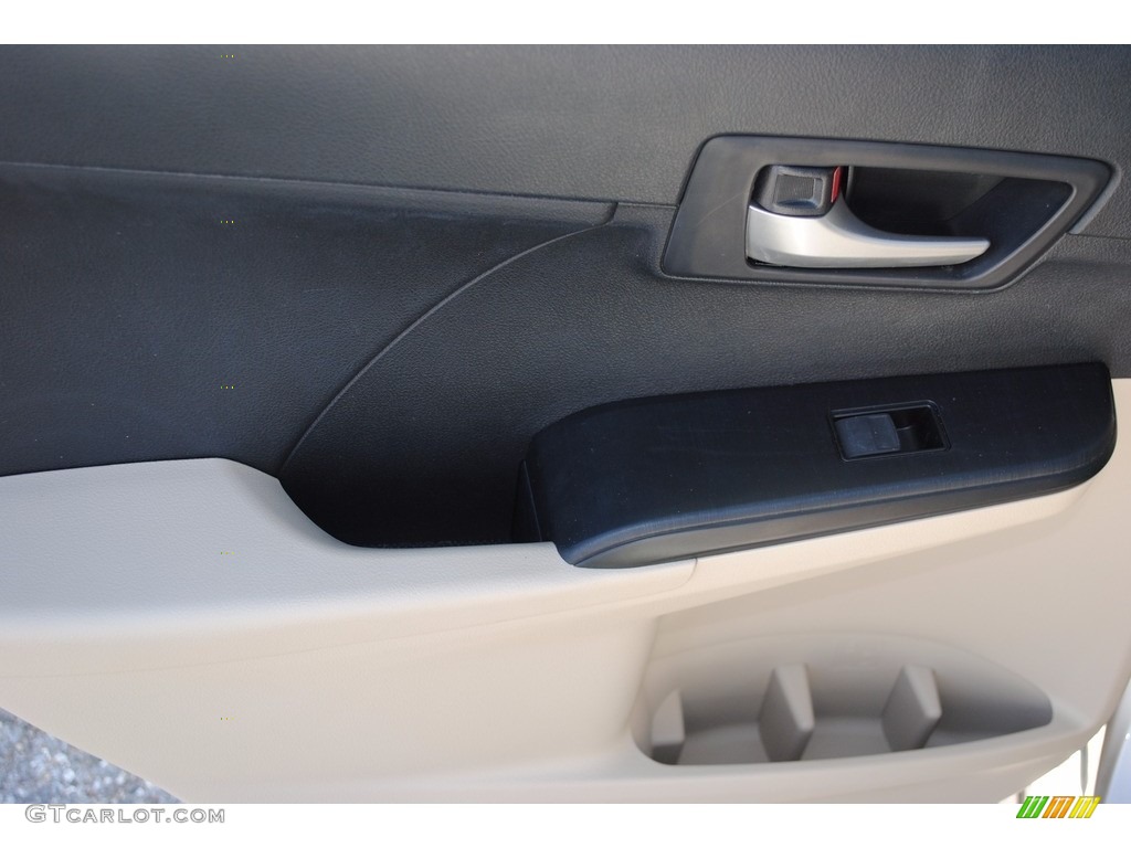 2013 Camry LE - Champagne Mica / Ivory photo #17