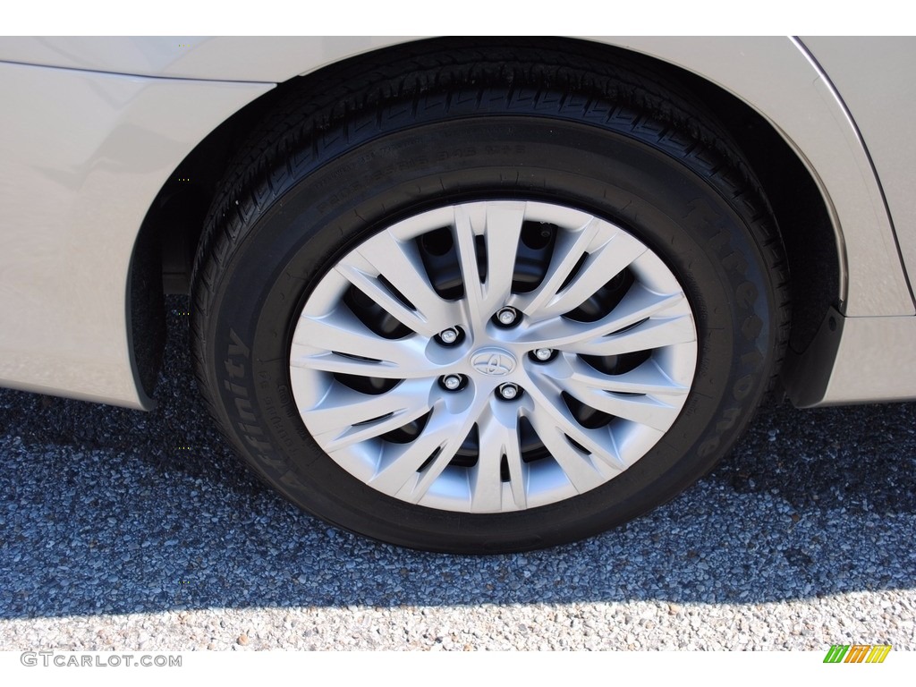 2013 Camry LE - Champagne Mica / Ivory photo #26