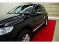 Black Uni - Touareg 2 VR6 Photo No. 9