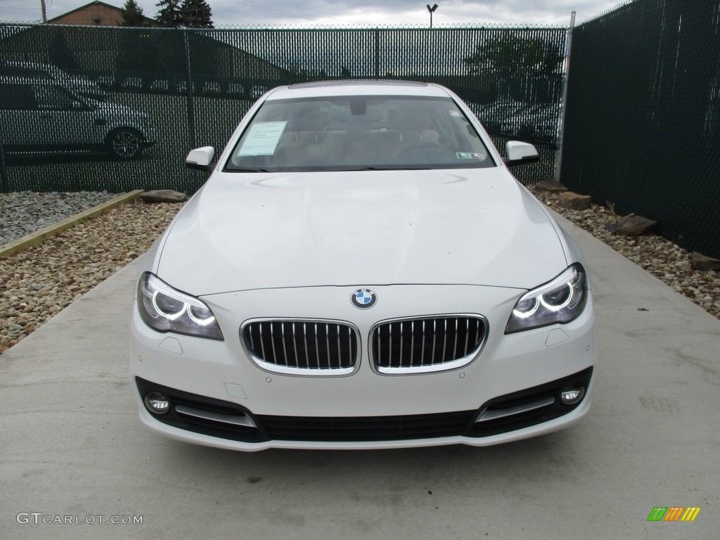 2016 5 Series 528i xDrive Sedan - Alpine White / Venetian Beige/Black photo #6