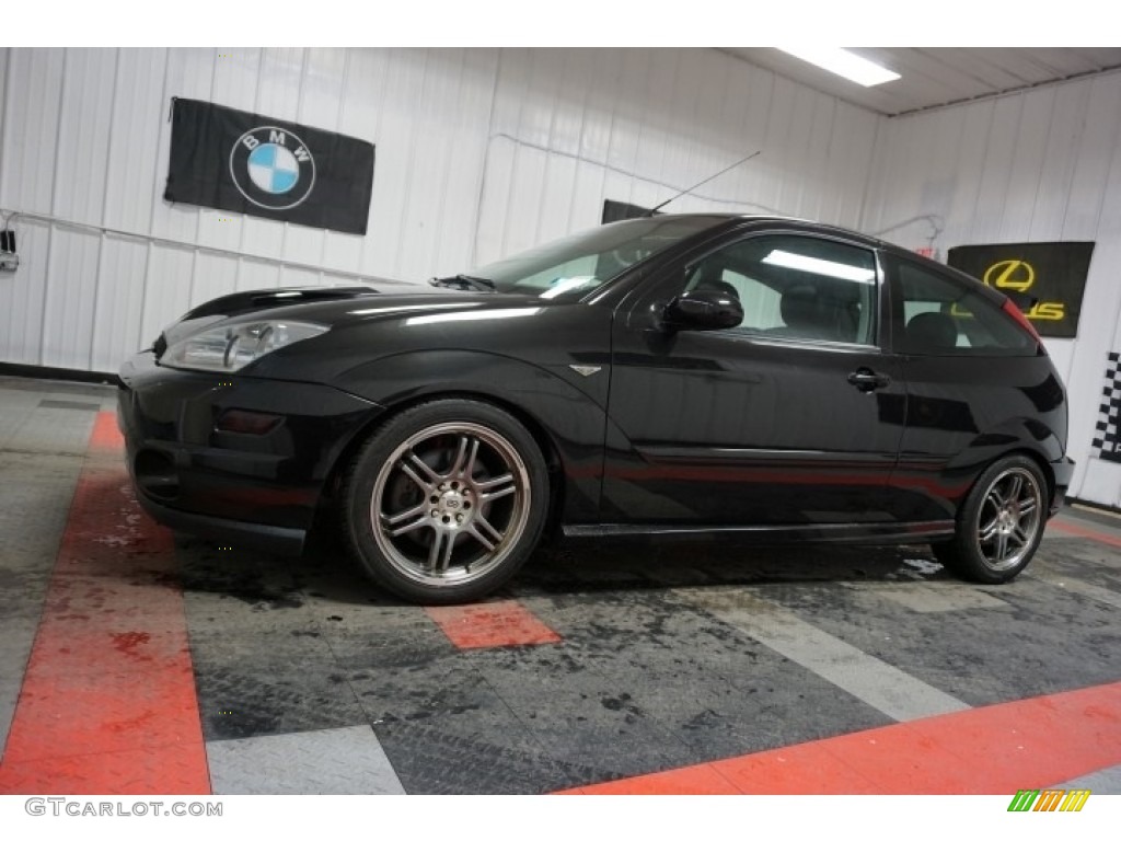 2003 Focus SVT Hatchback - Pitch Black / Black photo #2