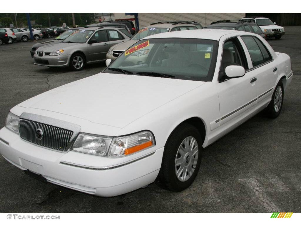 2005 Grand Marquis GS - Vibrant White / Light Flint photo #1