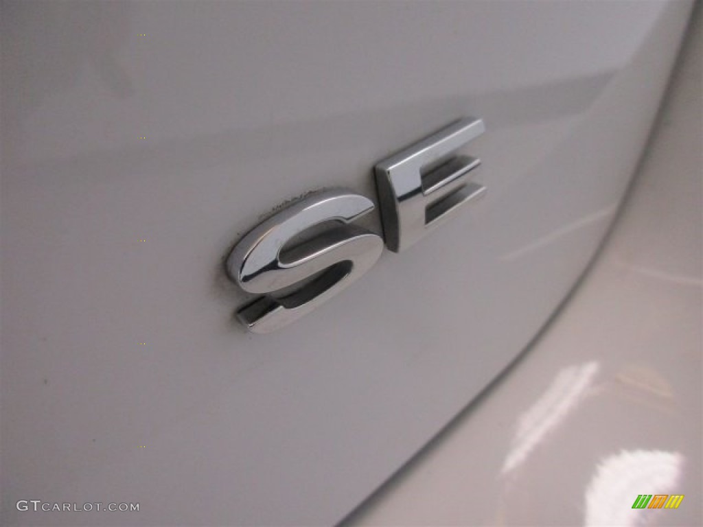 2015 Focus SE Hatchback - Oxford White / Charcoal Black photo #31