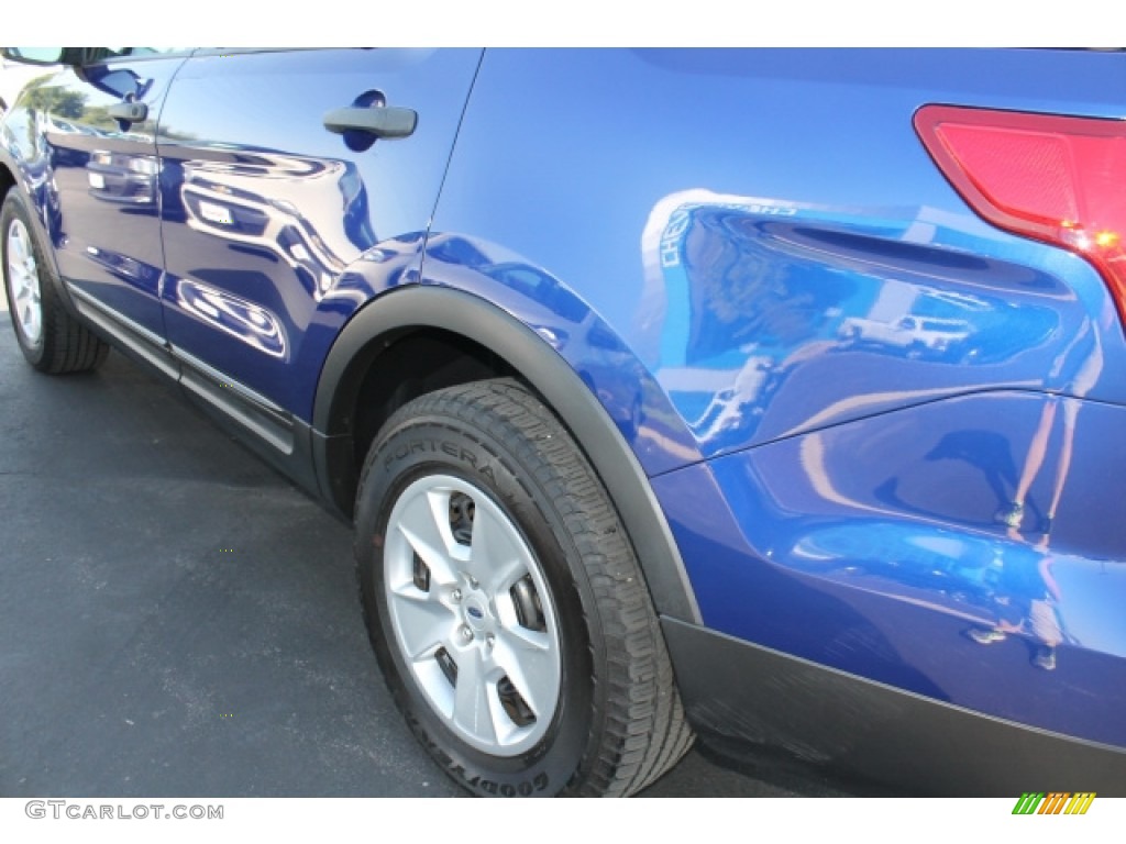 2013 Explorer FWD - Deep Impact Blue Metallic / Medium Light Stone photo #4