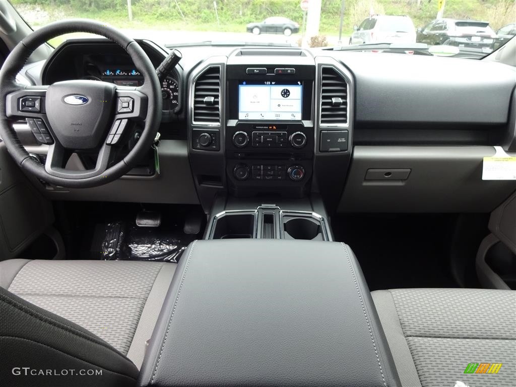 2016 F150 XLT SuperCrew 4x4 - Oxford White / Medium Earth Gray photo #13