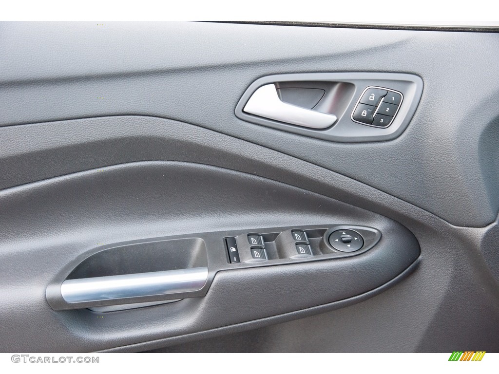 2017 Ford Escape Titanium 4WD Door Panel Photos