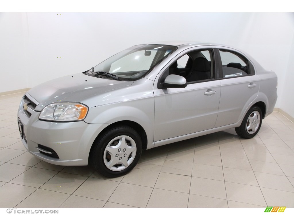 2010 Aveo LT Sedan - Cosmic Silver / Charcoal photo #3