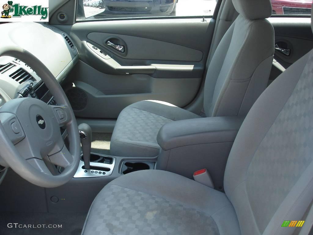 2005 Malibu Maxx LS Wagon - White / Gray photo #8