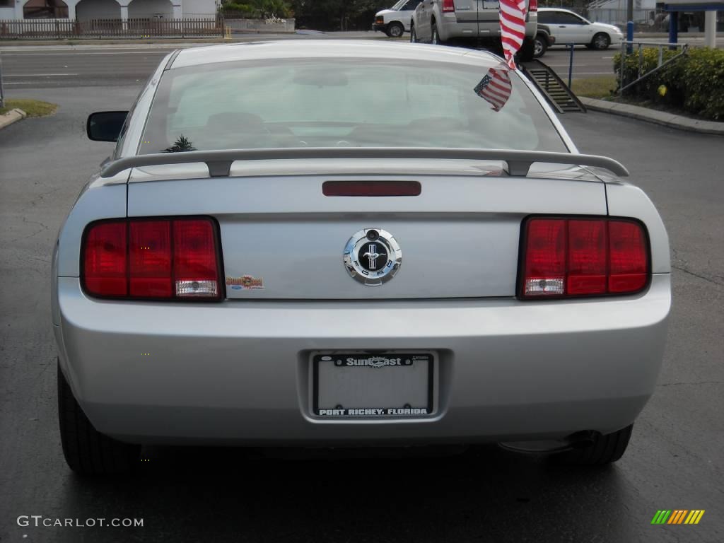 2005 Mustang V6 Deluxe Coupe - Satin Silver Metallic / Light Graphite photo #4
