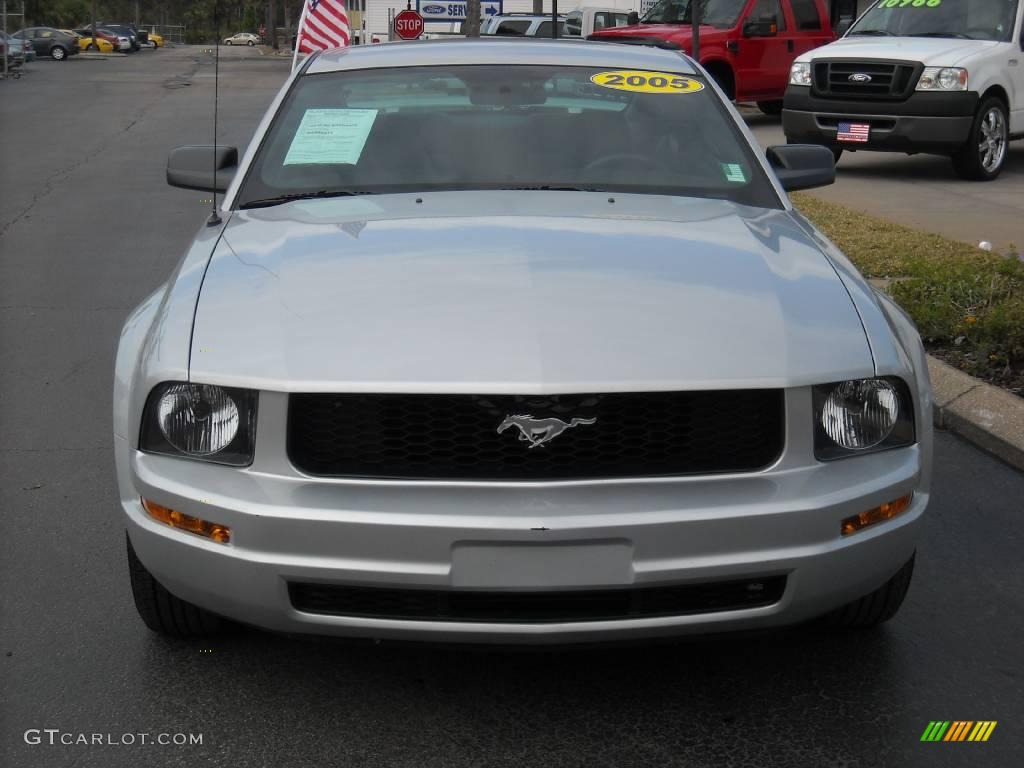 2005 Mustang V6 Deluxe Coupe - Satin Silver Metallic / Light Graphite photo #8