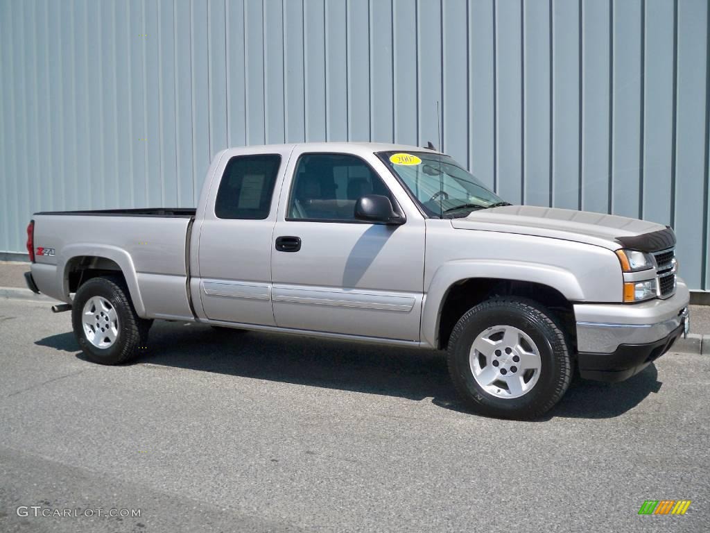 2007 Silverado 1500 Classic Z71 Extended Cab 4x4 - Silver Birch Metallic / Dark Charcoal photo #1