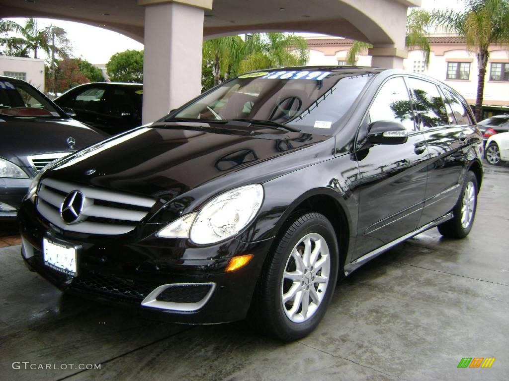 Black Mercedes-Benz R
